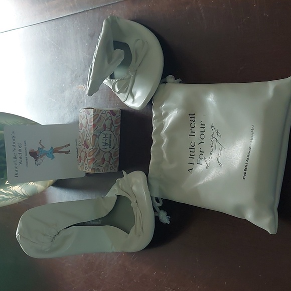 Dancing Flats - Picture 1 of 7